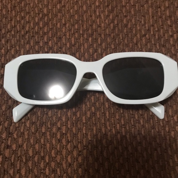 Blue butterfly 🦋 frame sunglasses - Picture 2 of 3